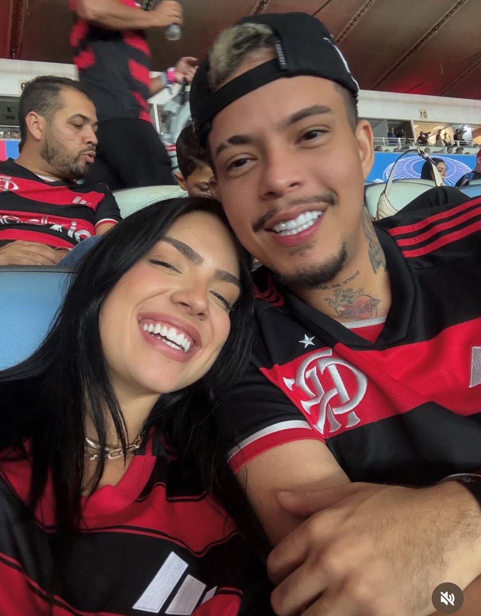 juusantsz's tweet photo. Logo, diante disso que a própria falou, eles supostamente já estavam juntos antes desse jogo. Até porque nitidamente nessa foto eles ja eram um casal (até os pais dela ele já conhecia) e supostamente esse rolê já havia acontecido, contra fatos (ditos pela própria) n há argumentos https://t.co/W9KmZh46Do