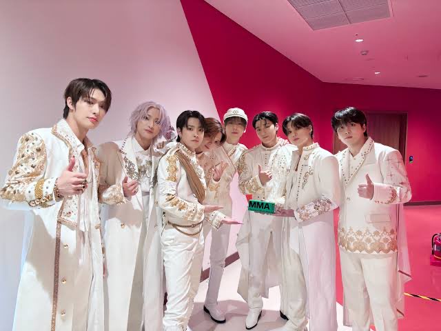 ateez_charts's tweet photo. “BAD’ is the first song by a 4th-generation boy group to surpass 1,000 hours in the Top 10 on Melon Top 100 

@ATEEZofficial 
#ATEEZ #에이티즈
#GOLDENHOUR #GOLDENHOUR_Part5 #BAD https://t.co/Xmw9QvW4LR
