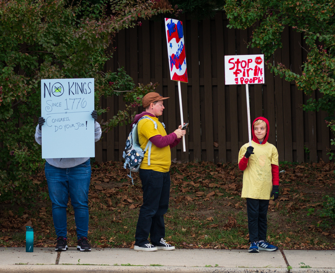 bfurman's tweet photo. Even kids participated with their own handmade signs along Route One North in Alexandria, Virginia on No Kings Day 10/18/25. #NoKingsDay #democracy #vote #alexandriavirginia https://t.co/xTalyFNcuD