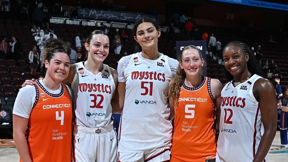 UCLAWBBmuse's tweet photo. GAMEDAY!!

☀️ connecticut sun vs. washington mystics ❤️

🎼 toronto tempo vs. chicago sky 🩵 https://t.co/ThC1x8DpkQ
