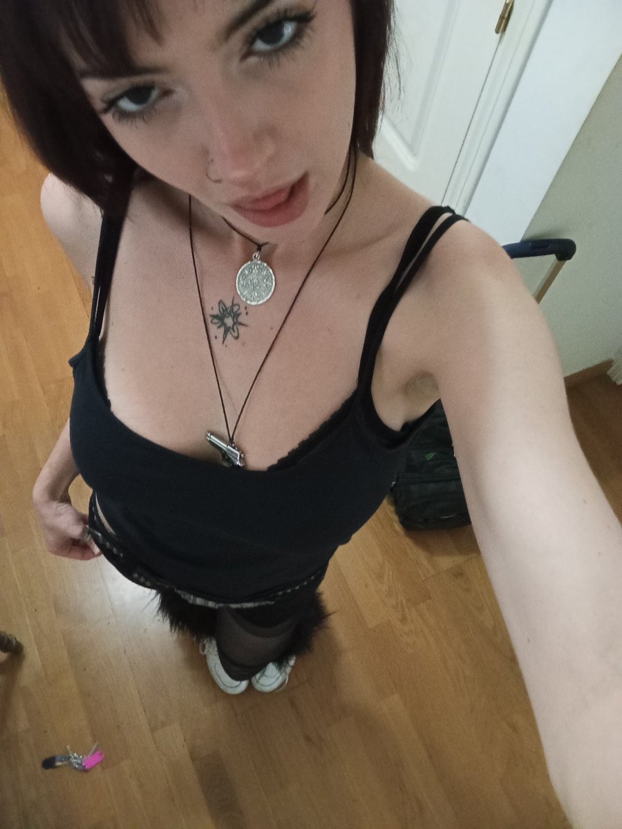 axaposnose's tweet photo. Está diosa está esperando vuestro dinero cachorritos 

#paypig #pigpay https://t.co/9xmGlklSMm