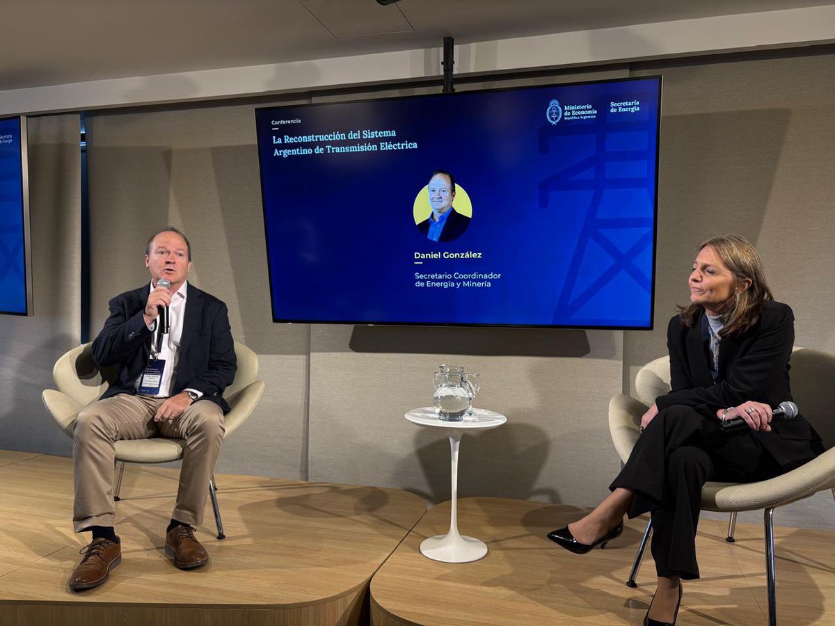 EmbNorArg's tweet photo. Excelente conferencia sobre la reconstrucción del sistema argentino de transmisión eléctrica. Felicitaciones al equipo de la Secretaría de Energía por la iniciativa. Con @MinEconomia_Ar @Energia_Ar @MCTettamanti @el_BID https://t.co/3tBxMeovvQ