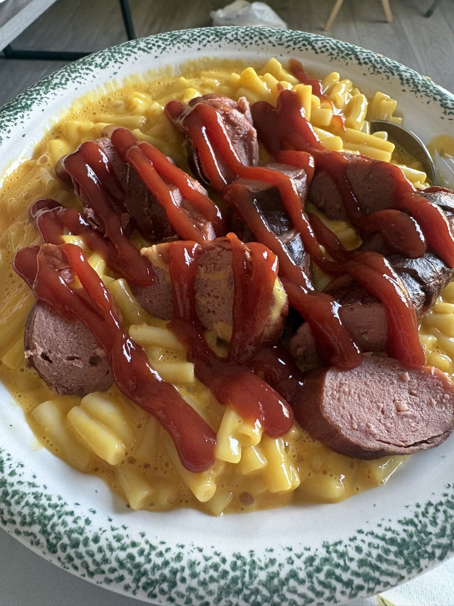 YumYumWpg's tweet photo. Haven’t had this in YEARS!!! … old school Kraft Dinner 🧀 &amp; Hotdogs 🌭…nostalgia in a bowl 🥣! #yumyumwpg #kraftdinner #simplesupper https://t.co/3JQpEg1rgE