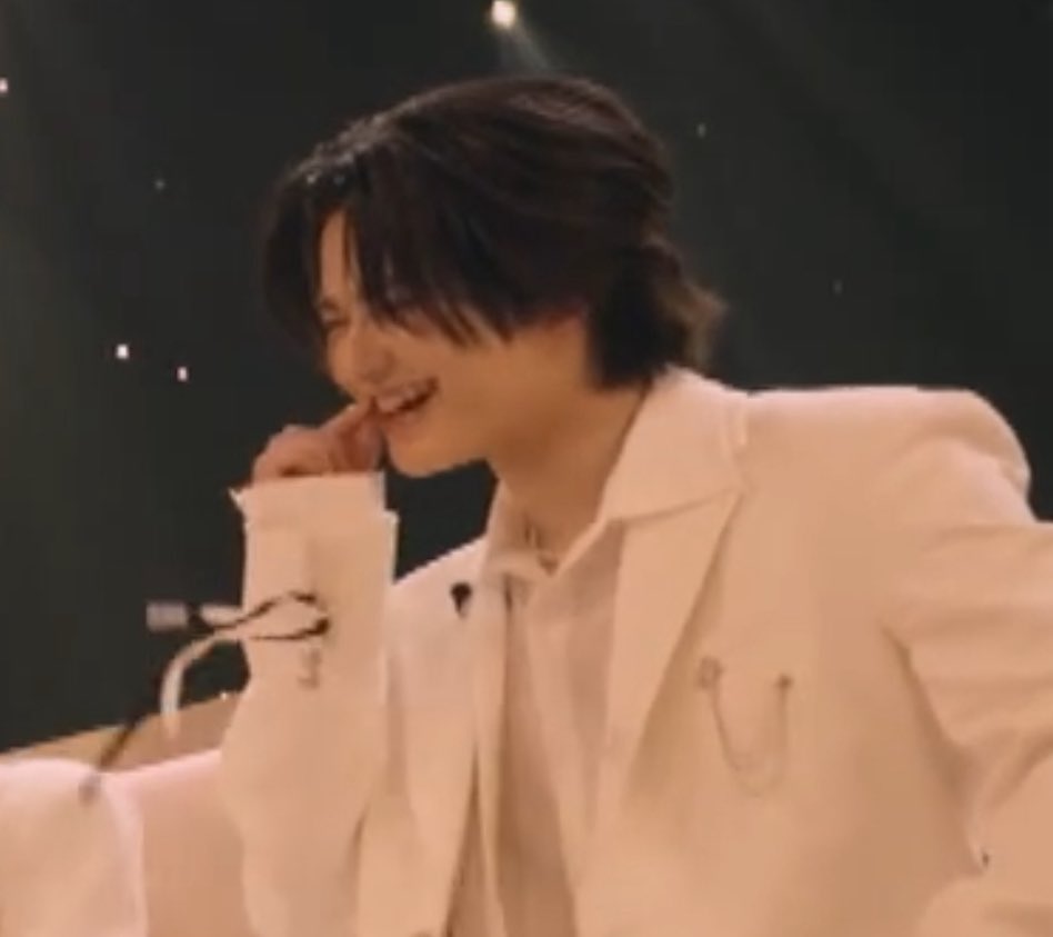SayJinsay's tweet photo. 風磨にホクロちょうだいって言われた迅くん密かに「後であげますニャハハ」とか言っててCUTE https://t.co/i39LoCubiL