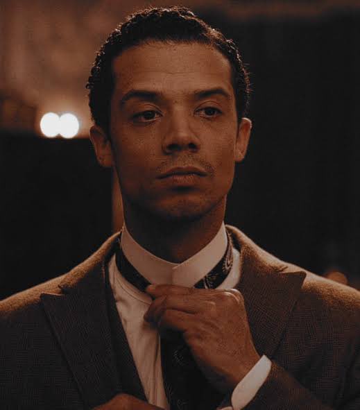 letyoureload's tweet photo. i miss louis de pointe du lac side-parted hair https://t.co/LecyJeUoTc