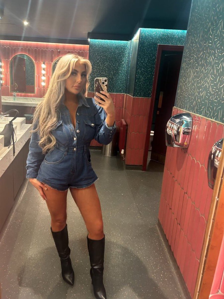 Only1queenlouxx's tweet photo. You crave bmail. You crave to lose control.
You are here to be my property with no way out.
You will obey me, respect me and kneel for me.

Approach for more info😈🧎‍♂️

-Findom Teamviewer parentalcontrol 
Kidslox Qustodio tpe chastity Paypig cbt joi Joi sph body cei latex pvc https://t.co/x6nEhQrIYE
