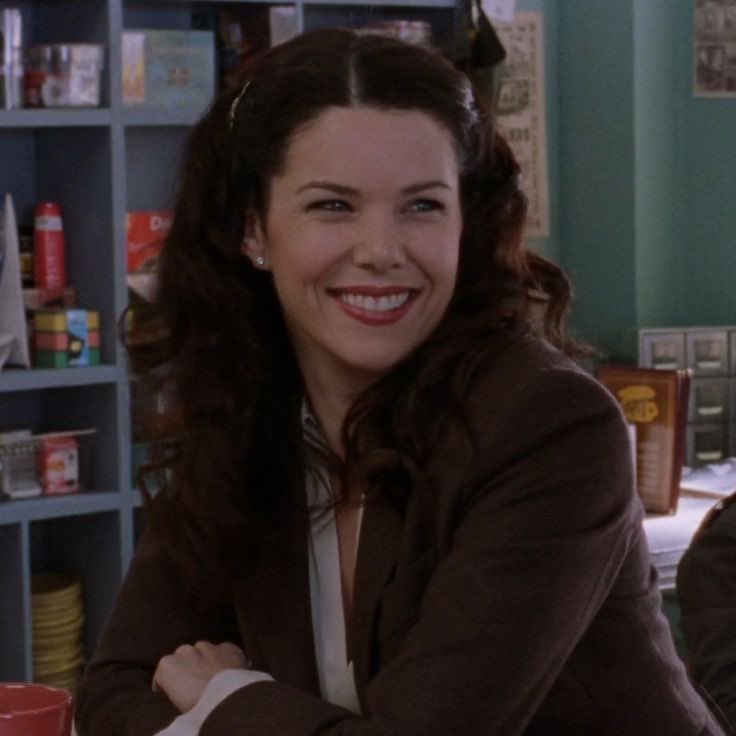 thinkergilmore's tweet photo. Lorelai Gilmore would’ve loved tweeting nonsense for 0 interactions https://t.co/MMH2U5zWGd