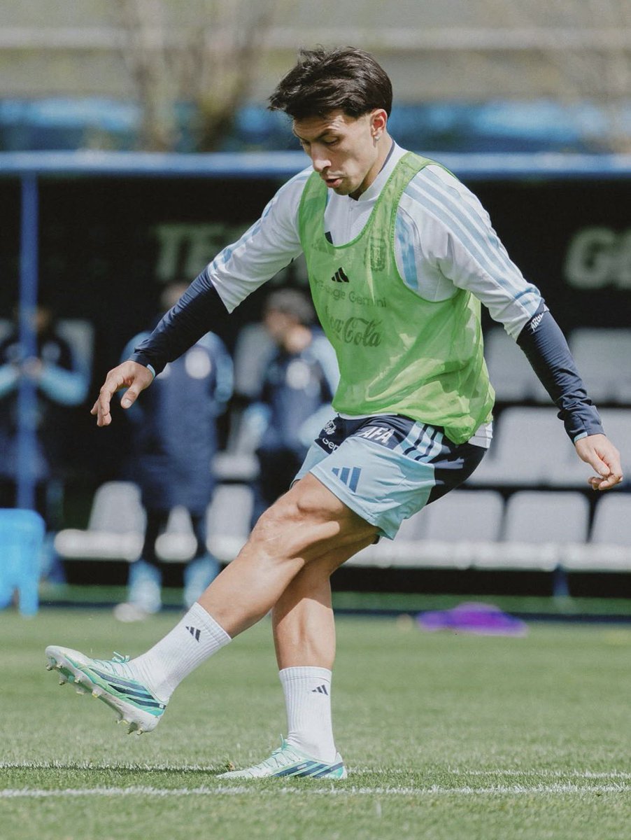 lichavibes's tweet photo. VOLVIÓ ÉL!! LO QUE YO TE EXTRAÑABA CON EL CONJUNTO ARGENTINO LISANDRO MARTINEZ NO TIENE EXPLICACIÓN ALGUNA https://t.co/tOsgEmT3bD