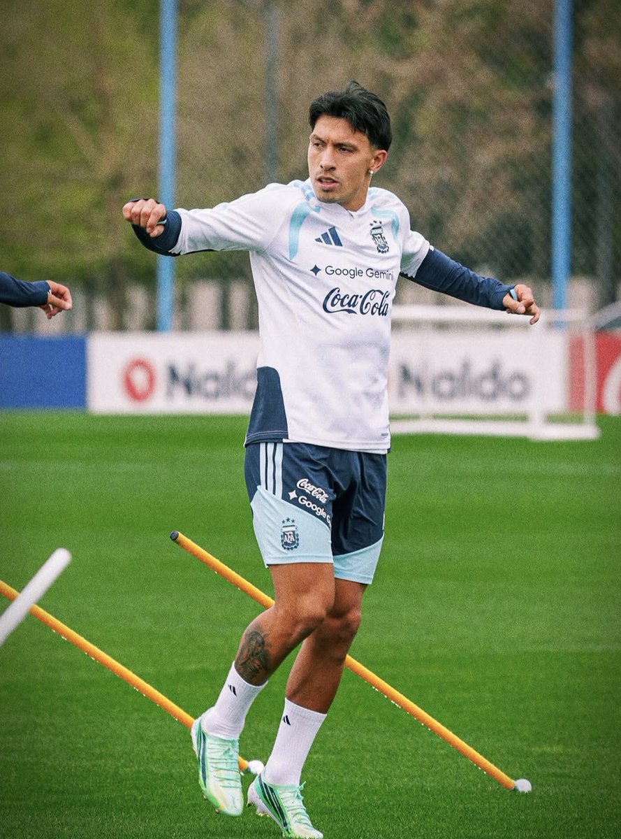 lichavibes's tweet photo. VOLVIÓ ÉL!! LO QUE YO TE EXTRAÑABA CON EL CONJUNTO ARGENTINO LISANDRO MARTINEZ NO TIENE EXPLICACIÓN ALGUNA https://t.co/tOsgEmT3bD