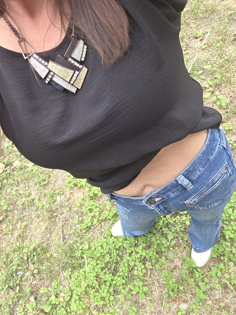 steph_thebesty's tweet photo. Im just enjoying this 65 degree weather day here in the south.

Riding tractors and enjoying the breeze. 

How are you spending your Tuesday evening? 

Xoxo
https://t.co/yghy1mAjIq https://t.co/0O7FInypMv