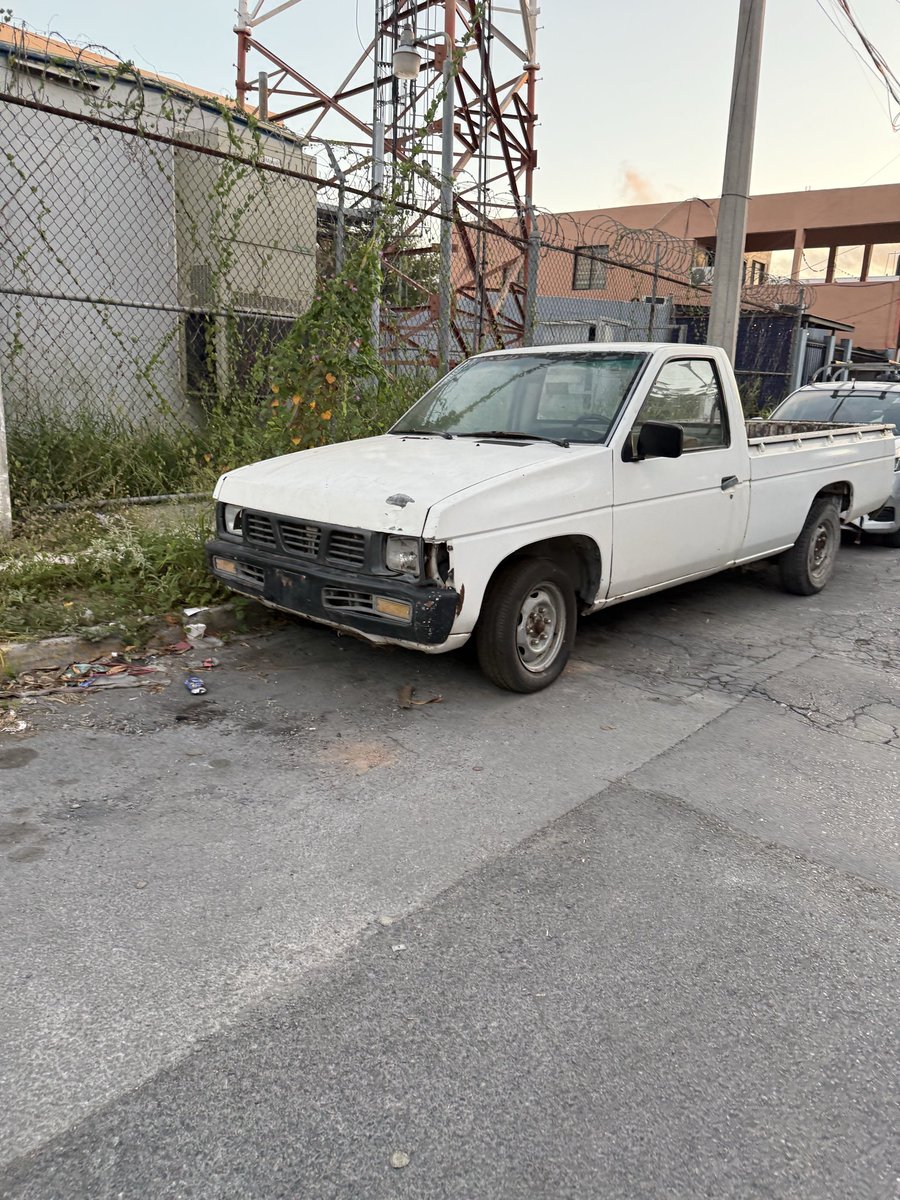 JankMolina's tweet photo. @MovilidadSN Vehículo  abandonada desde hace 2 semanas . 
Calle Corregidora esq Av Conductores Col Hda Los Morales 1 sec https://t.co/QSHZrGgzmE