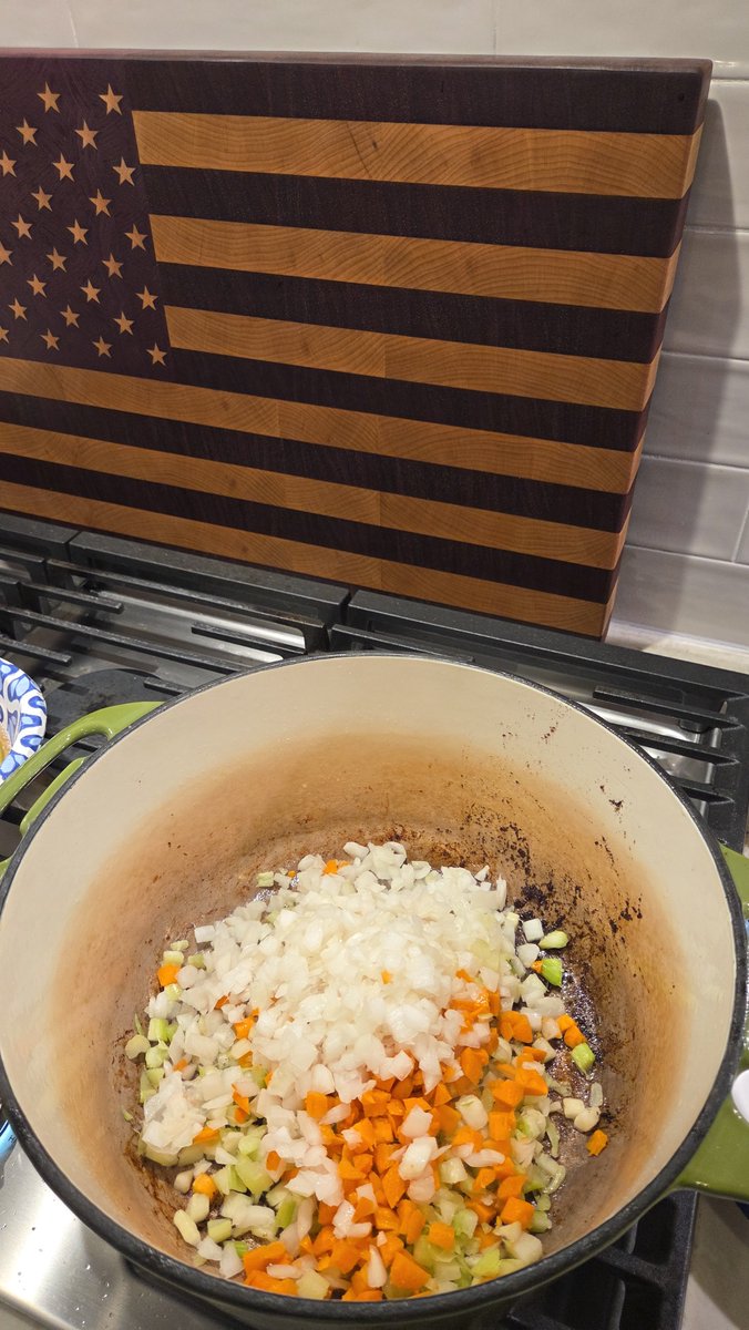 GGTran's tweet photo. 55 degrees in VA. #soupseason https://t.co/rIIgZ0OHlb