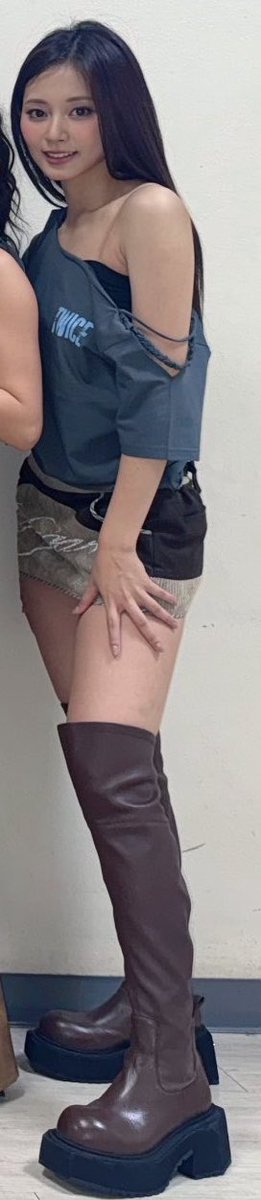 miha0721's tweet photo. ライブ終わりの蒸れたくっさい足でちんぽいじめられたい💕太ももにぶっかけたい💕
#ツウィ #tzuyu #쯔위 https://t.co/FKGA5boAai