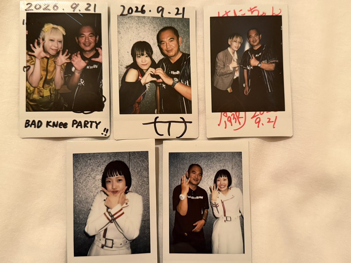 hani821's tweet photo. BADKNeePARTY秋にて 昨日お互にあれ？となったライちゃんと 193Rさん、同じ出身地のヒイナちゃん、そしてLoveちゃんと  THE TOREIN TOREINSはLIVE良すぎてCDとTシャツも購入(笑) #BADKNee #SOMOSOMO #ポピエモ #Lives https://t.co/DJD6kcokfg