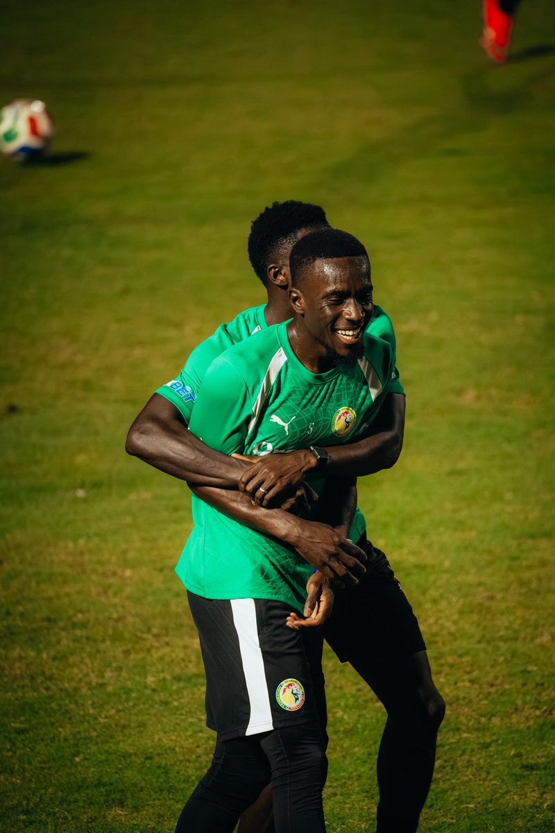 GaindeYi's tweet photo. 📸 Les Lions ont effectué leur première séance d’entraînement à Maputo, en préparation de leur entrée en lice dans les qualifications de la CAN 2027, prévue ce vendredi face au Mozambique. https://t.co/mmkjeuSRTd