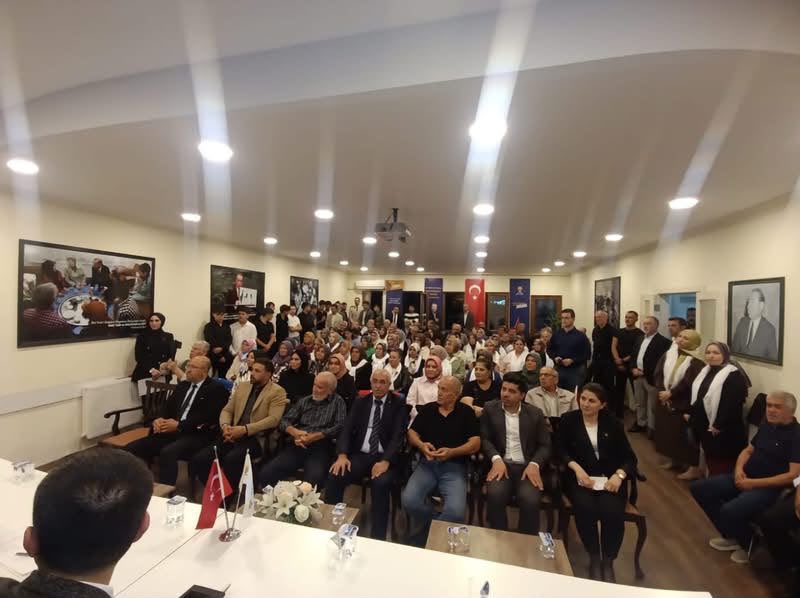 akgencbeypazari's tweet photo. Eylül ayı İlçe Danışma Meclisi Toplantımızı, Ankara Milletvekilimiz, MKYK Üyemiz Sayın @mnedimyamali , İl Başkan Yardımcılarımız, İl Koordinatörlerimiz ve İlçe Başkanımız riyasetinde, kıymetli Teşkilat mensuplarımızın katılımıyla birlik, beraberlik ve istişare anlayışı içerisinde gerçekleştirdik.🙋‍♂️

Teşkilat çalışmalarımızı, saha faaliyetlerimizi ve önümüzdeki döneme ilişkin hedeflerimizi değerlendirdik. Milletimize hizmet yolunda aynı heyecan, kararlılık ve Teşkilat ruhuyla çalışmalarımıza devam edeceğiz.😎

Durmak yok, yola devam.🤝