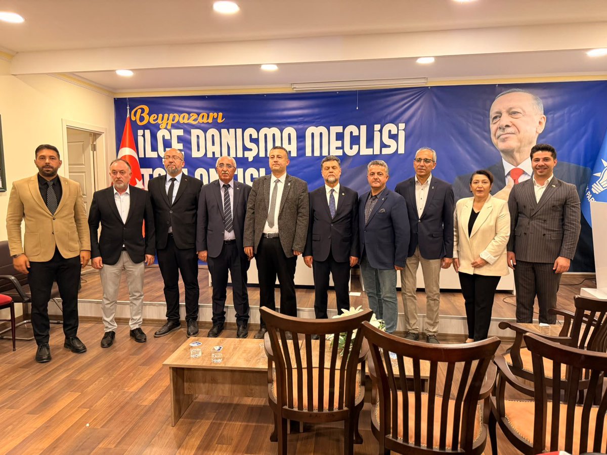 akgencbeypazari's tweet photo. Eylül ayı İlçe Danışma Meclisi Toplantımızı, Ankara Milletvekilimiz, MKYK Üyemiz Sayın @mnedimyamali , İl Başkan Yardımcılarımız, İl Koordinatörlerimiz ve İlçe Başkanımız riyasetinde, kıymetli Teşkilat mensuplarımızın katılımıyla birlik, beraberlik ve istişare anlayışı içerisinde gerçekleştirdik.🙋‍♂️

Teşkilat çalışmalarımızı, saha faaliyetlerimizi ve önümüzdeki döneme ilişkin hedeflerimizi değerlendirdik. Milletimize hizmet yolunda aynı heyecan, kararlılık ve Teşkilat ruhuyla çalışmalarımıza devam edeceğiz.😎

Durmak yok, yola devam.🤝