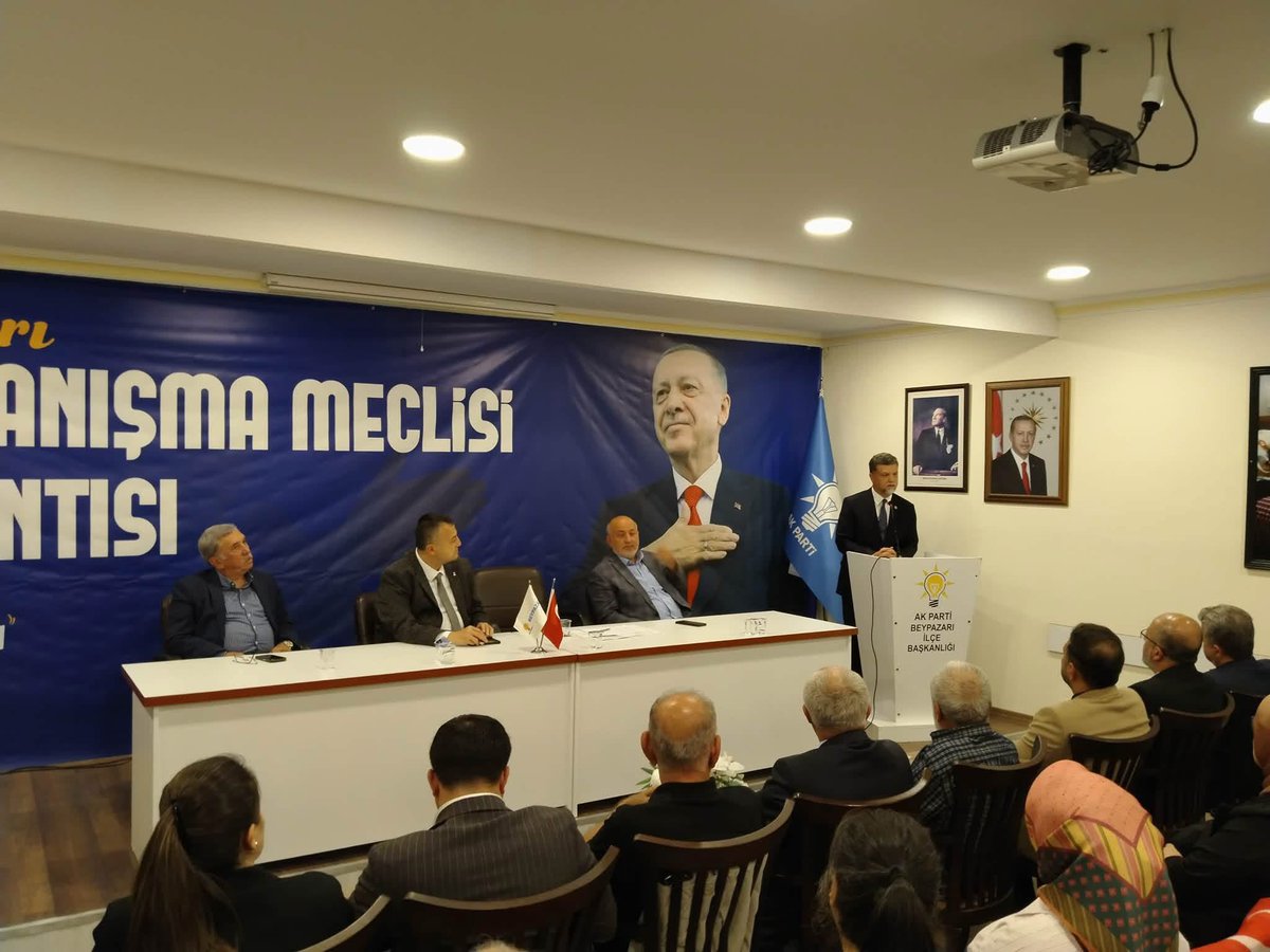 akgencbeypazari's tweet photo. Eylül ayı İlçe Danışma Meclisi Toplantımızı, Ankara Milletvekilimiz, MKYK Üyemiz Sayın @mnedimyamali , İl Başkan Yardımcılarımız, İl Koordinatörlerimiz ve İlçe Başkanımız riyasetinde, kıymetli Teşkilat mensuplarımızın katılımıyla birlik, beraberlik ve istişare anlayışı içerisinde gerçekleştirdik.🙋‍♂️

Teşkilat çalışmalarımızı, saha faaliyetlerimizi ve önümüzdeki döneme ilişkin hedeflerimizi değerlendirdik. Milletimize hizmet yolunda aynı heyecan, kararlılık ve Teşkilat ruhuyla çalışmalarımıza devam edeceğiz.😎

Durmak yok, yola devam.🤝
