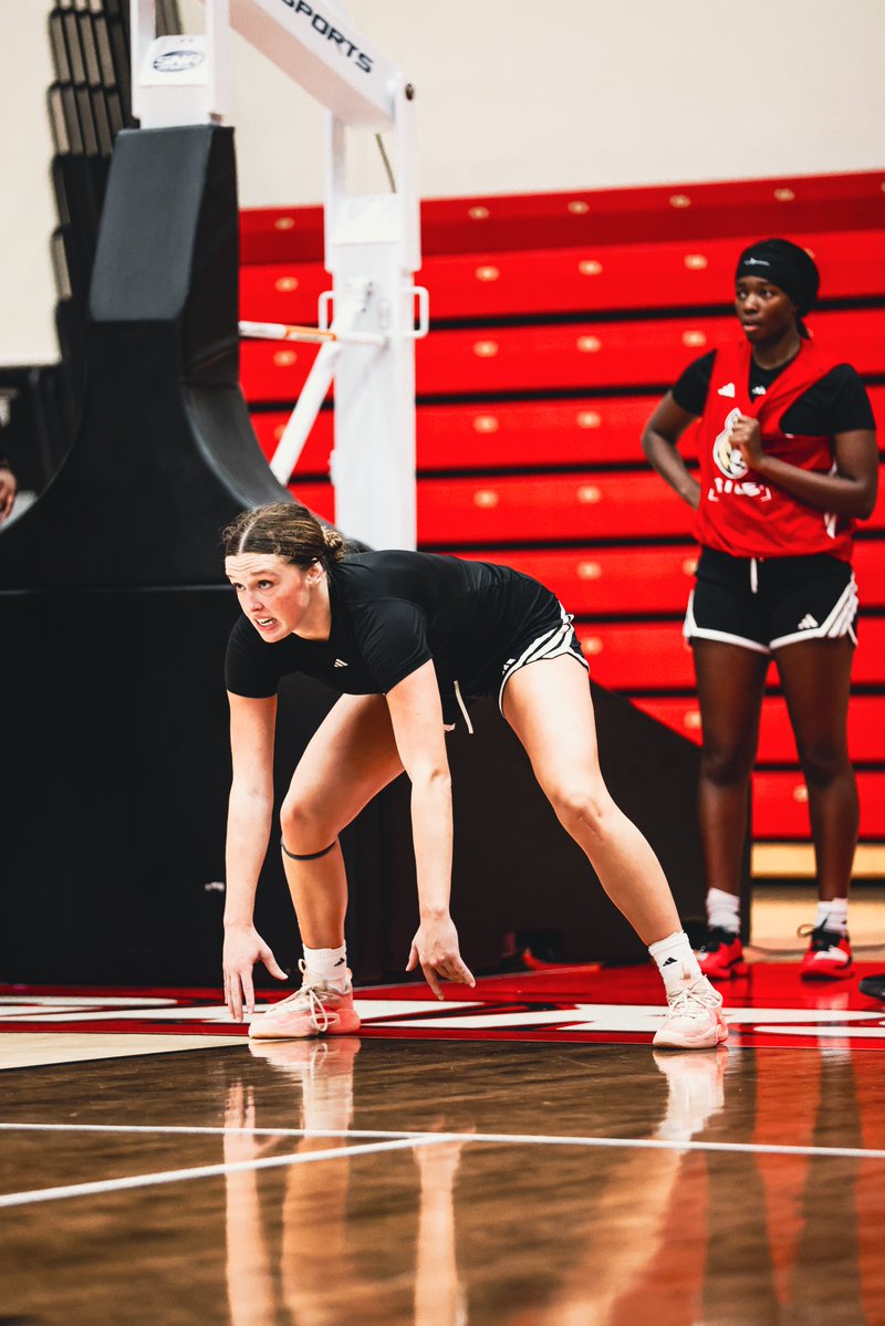 SIUEWBB's tweet photo. Day 1!
#2feetin https://t.co/wuu6D1kGns
