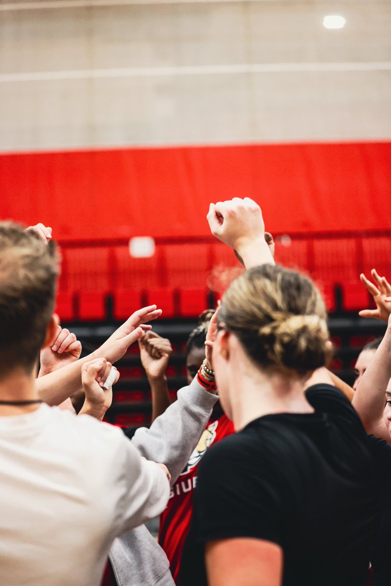 SIUEWBB's tweet photo. Day 1!
#2feetin https://t.co/wuu6D1kGns