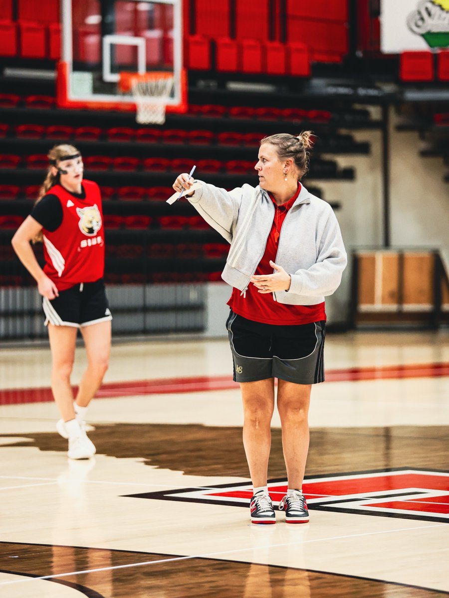 SIUEWBB's tweet photo. Day 1!
#2feetin https://t.co/wuu6D1kGns