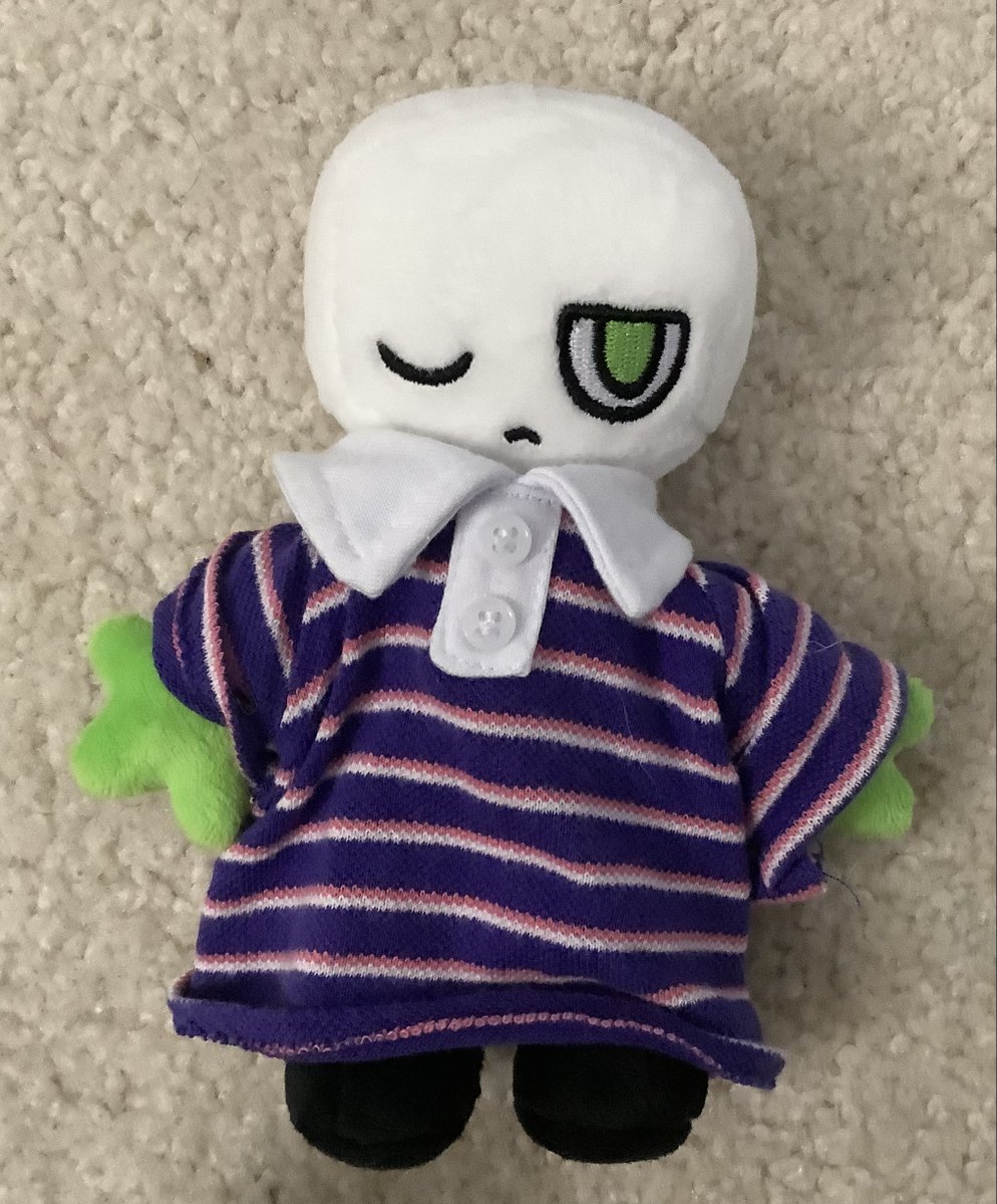 Foxfoood's tweet photo. dressup time  But the clothes are kind of too big on him https://t.co/XPRS0WrQYB
