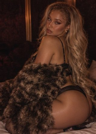 Sapphireind25's tweet photo. Sweet enough for September,  cozy enough for autumn 🎂🍂💋

#virgoseason #fyp #onlyfanscreator #yourcrushofthemonth #onlyfans 

Subscribe to my OF: 
https://t.co/5nbB0OP95E https://t.co/OVUy1J4W0a