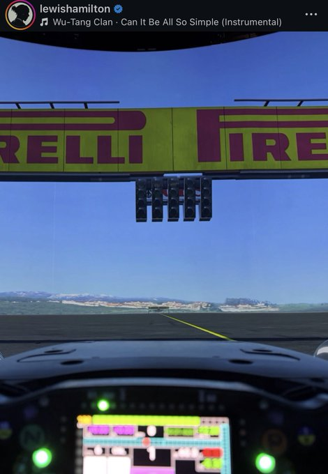 SCHUMIxACADE's tweet photo. Qué onda el simulador de Hamilton de Baku? 

No tiene paredes? 

Esta pa la play 2? https://t.co/eDjI1HHq89