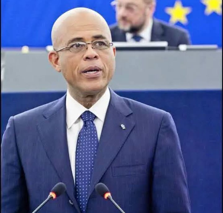 kreyolenfo's tweet photo. 🚨#ELEKYON | Michel Martelly enskri kòm kandida pou pòs prezidan anba banyè DEBLOKE . Ansyen Prezidan an prevwa depoze pyès li nan BED Lwès I an nan jou k ap vini la yo⤵️ https://t.co/V1jpOO4WPr https://t.co/DMG8hTjx67