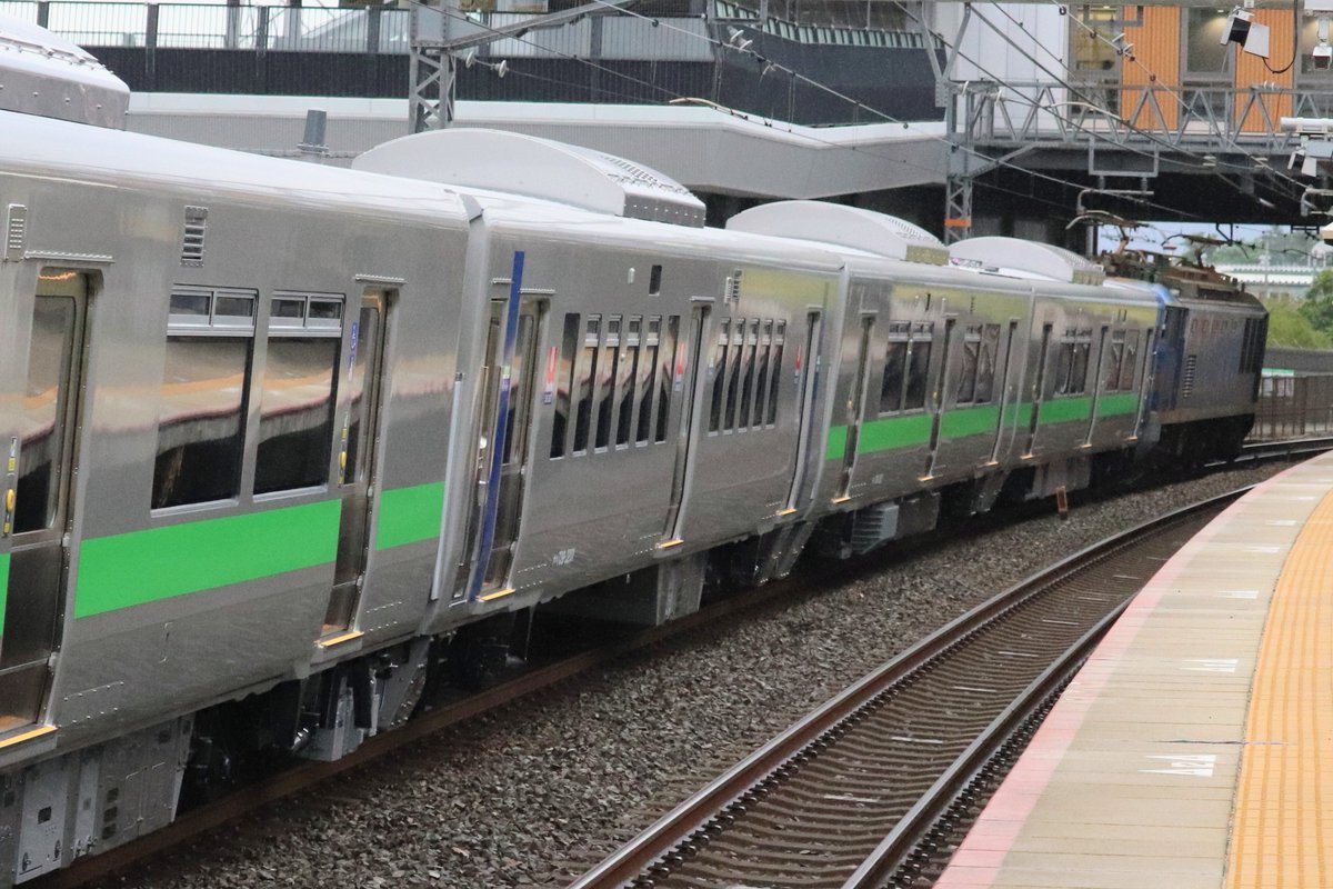 twihokuto's tweet photo. 本日は、これだけ朝練鉄活📷
uシート車両には、帯無し

ソロソロ早朝の鉄活は、露出が厳しい時期になってきましたわ😅 https://t.co/18NmR0QMUv
