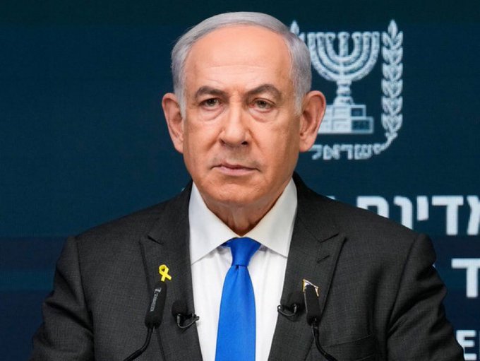 isaacrrr7's tweet photo. 🚨🇮🇱🇫🇷 ÚLTIMA HORA:

Netanyahu HUMILLA a Macron:

“Hace apenas dos días, un ciudadano francés y padre de seis hijos fue asesinado por un terrorista de Hamás en Judea y Samaria. En su último aliento, le dijo a su hijo que huyera.

La ignorancia no es excusa para borrar su sangre.” https://t.co/x4f6PPnmfh
