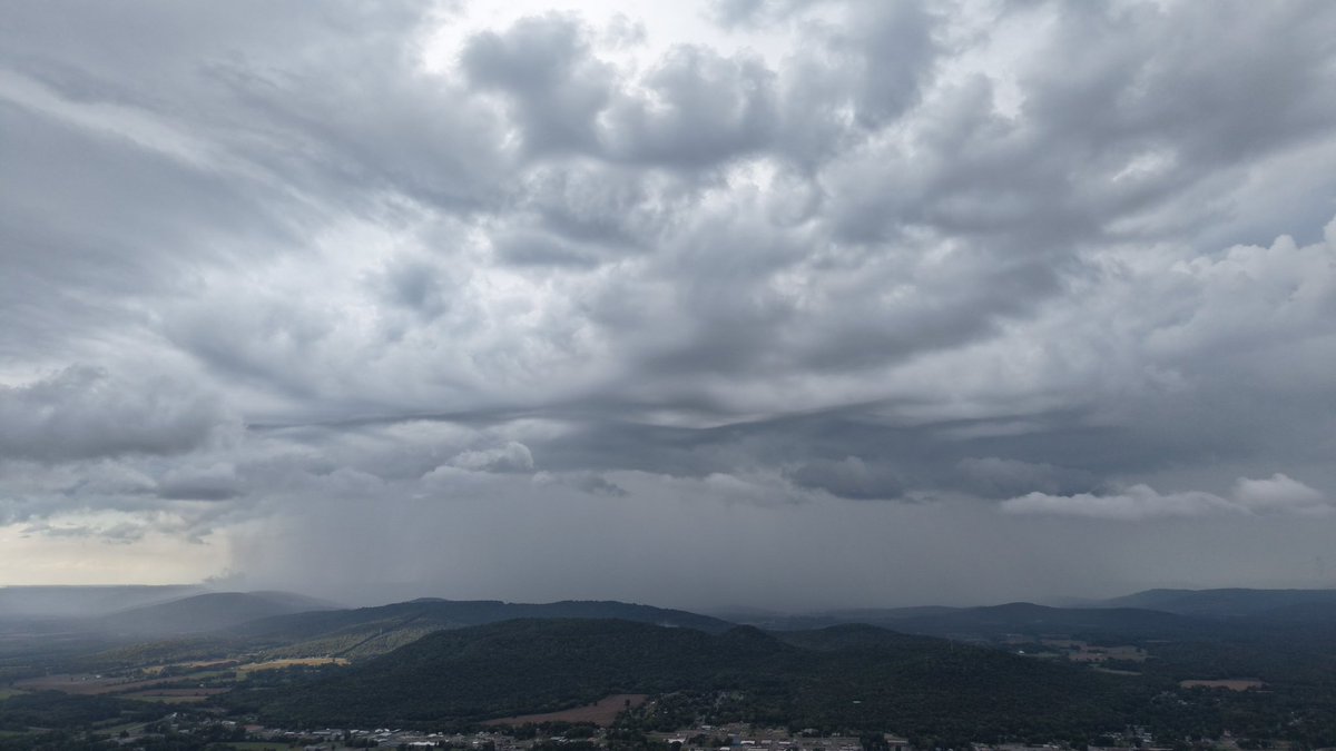 Daniel_Harbin's tweet photo. Currently looking North from Scottsboro. #alabamaweathernetwork #alwx #valleywx #HUNwx @spann @BenSmith_WHNT @weswyattweather @simpsonWVTM13 @AriWeather @monsoonchaser @DrewMcCombs @wxhistorian @Sadiemorristv @AlabamaWXNet @WEATHERmanBURKE @DanielleDozier @jeffcastlewx https://t.co/IQSPGq43ao