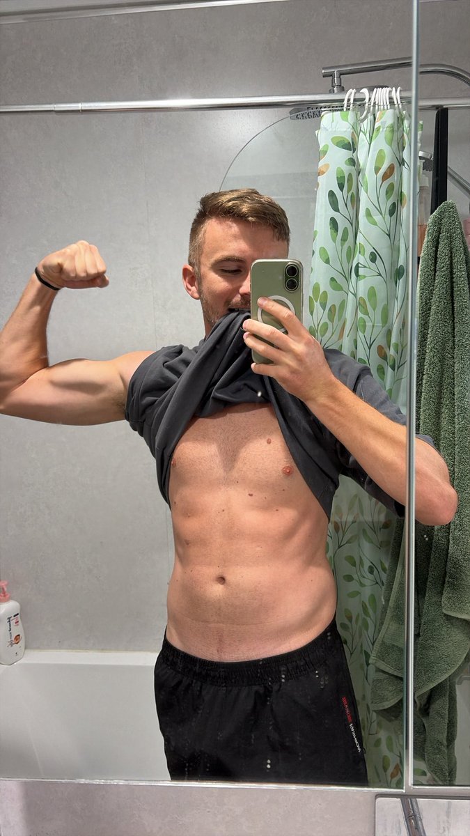 FindomKingK's tweet photo. ⚽️ Preseason cut loading in 4 weeks. The body &amp; feet need all the serving and tributes they can get to prepare me right 🦶🏼 https://t.co/kW9PBKWxD8