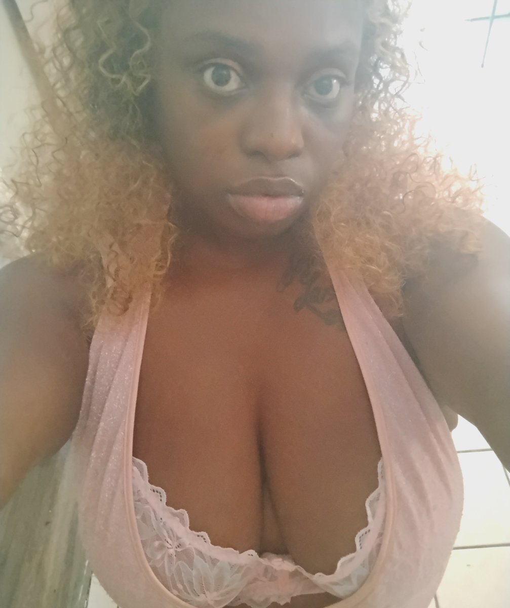 ShayC2591771's tweet photo. Boobies Day 😉 o💕🩷 https://t.co/JzUCsDNtQs