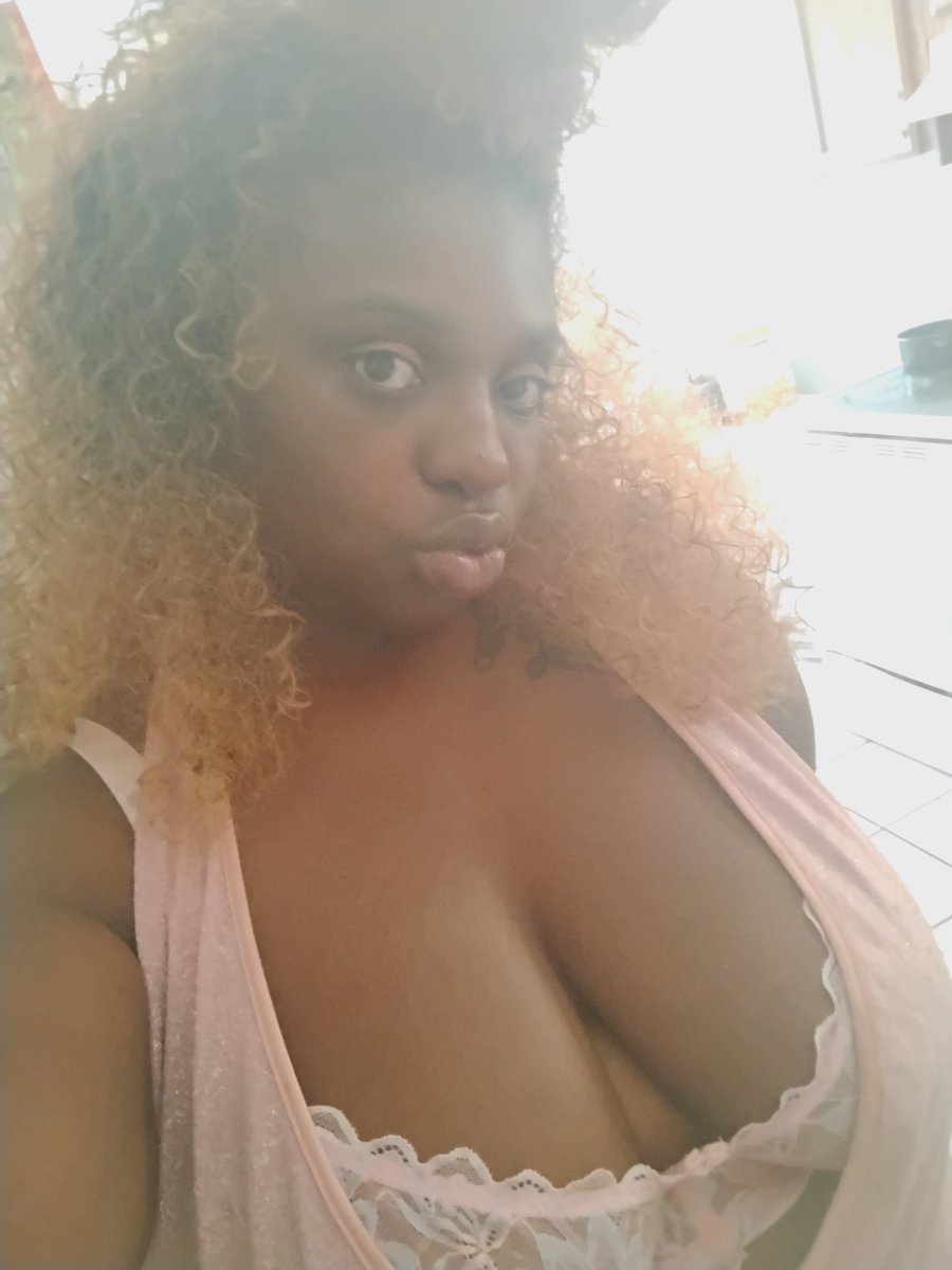 ShayC2591771's tweet photo. Boobies Day 😉 o💕🩷 https://t.co/JzUCsDNtQs