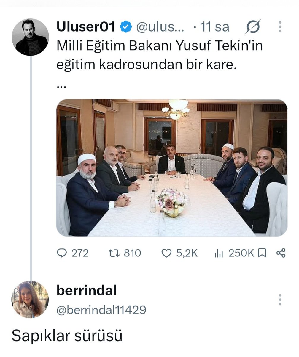 BekirTiryakii's tweet photo. Bugün masadaki adama "sapıklar sürüsü" diyen, yarın sokaktaki dedene, camideki imama, Kur'an kursundaki hocaya neler der?
Bu dil, insanları hedef gösterir.
Bu dilden linç çıkar, bu dilden 28 Şubat çıkar.

Bakın, mesele Yusuf Tekin meselesi değil.
Mesele şu: 
Bu azınlık güruh hala bu ülkede "bizim istemediğimiz tip masada oturamaz" zannediyor.

O devir kapandı. O masada artık sadece sizin beyaz Türkleriniz değil, bu milletin kendisi oturuyor.

O yüzden bu yoruma sadece "hakaret" deyip geçemeyiz. 
Bu, milletin inancına edilmiş ağır bir küfürdür.