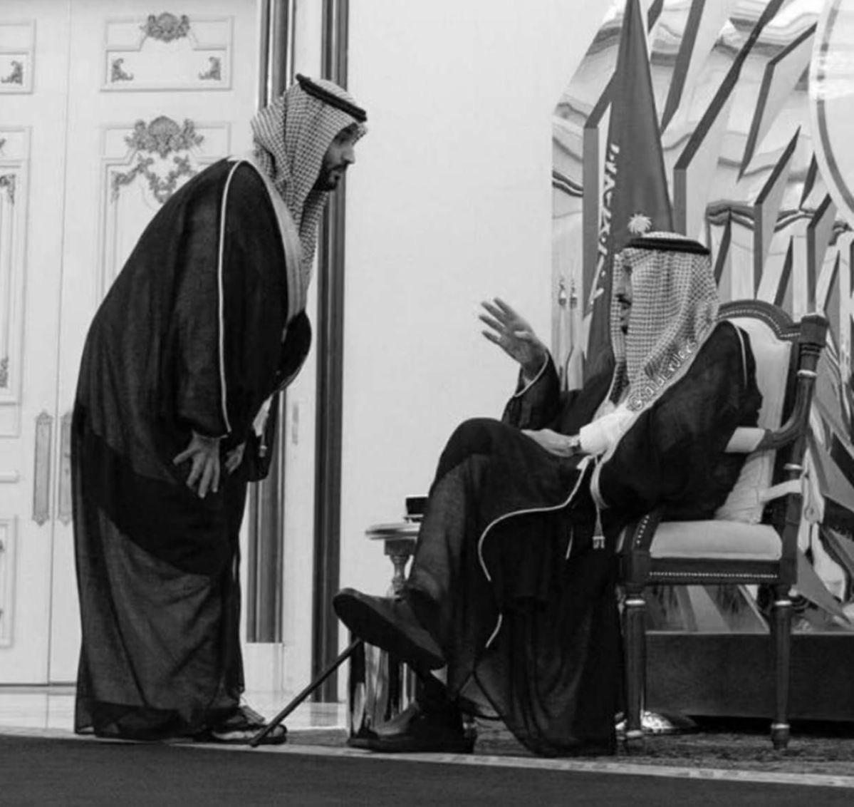 _6lmr's tweet photo. إفرحي يادارنا في ذرى حكم السعود 
دولــــة مالك شبه حاكمك ماله شبه 

عايشين بخير والعود في عين الحسود
دام صرتي بين دقن أخو نوره وإشنبه https://t.co/LvqTJlzrId