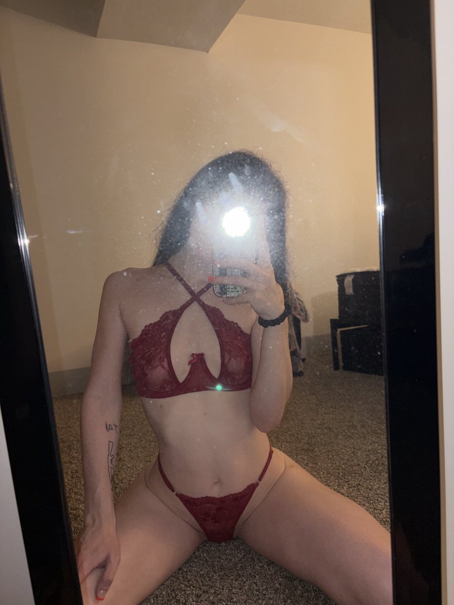 pretty2problem0's tweet photo. Which would you take off first? 😻 
#fyp #follow https://t.co/gefDj97obS