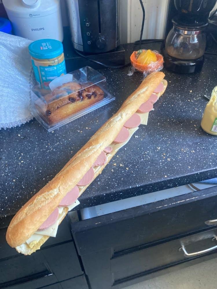 MerryIZM's tweet photo. Ma pote qui m'envoie en tof son "encas" post piscine, je suis pote avec scooby doo ou quoi https://t.co/w9DFfyvFqV