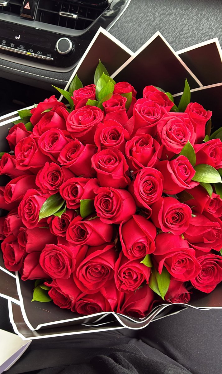 x_venom_c's tweet photo. y estas rosas? 😳 https://t.co/A6rZJTe14E