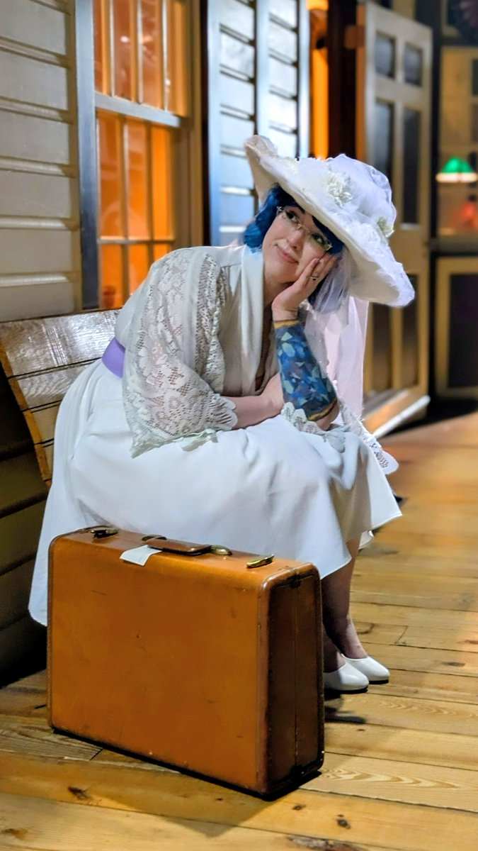RunningSumErins's tweet photo. Got to live my dream of being a 1930's railway starlet this weekend 🥺

The museum's hat belonged to Miss Phoebe Snow, a WW1 lady who advertised Lackawanna Railroad's "clean burning anthracite coal" by wearing all white near the smoke plumes 🤍 https://t.co/aKvUV8daJe