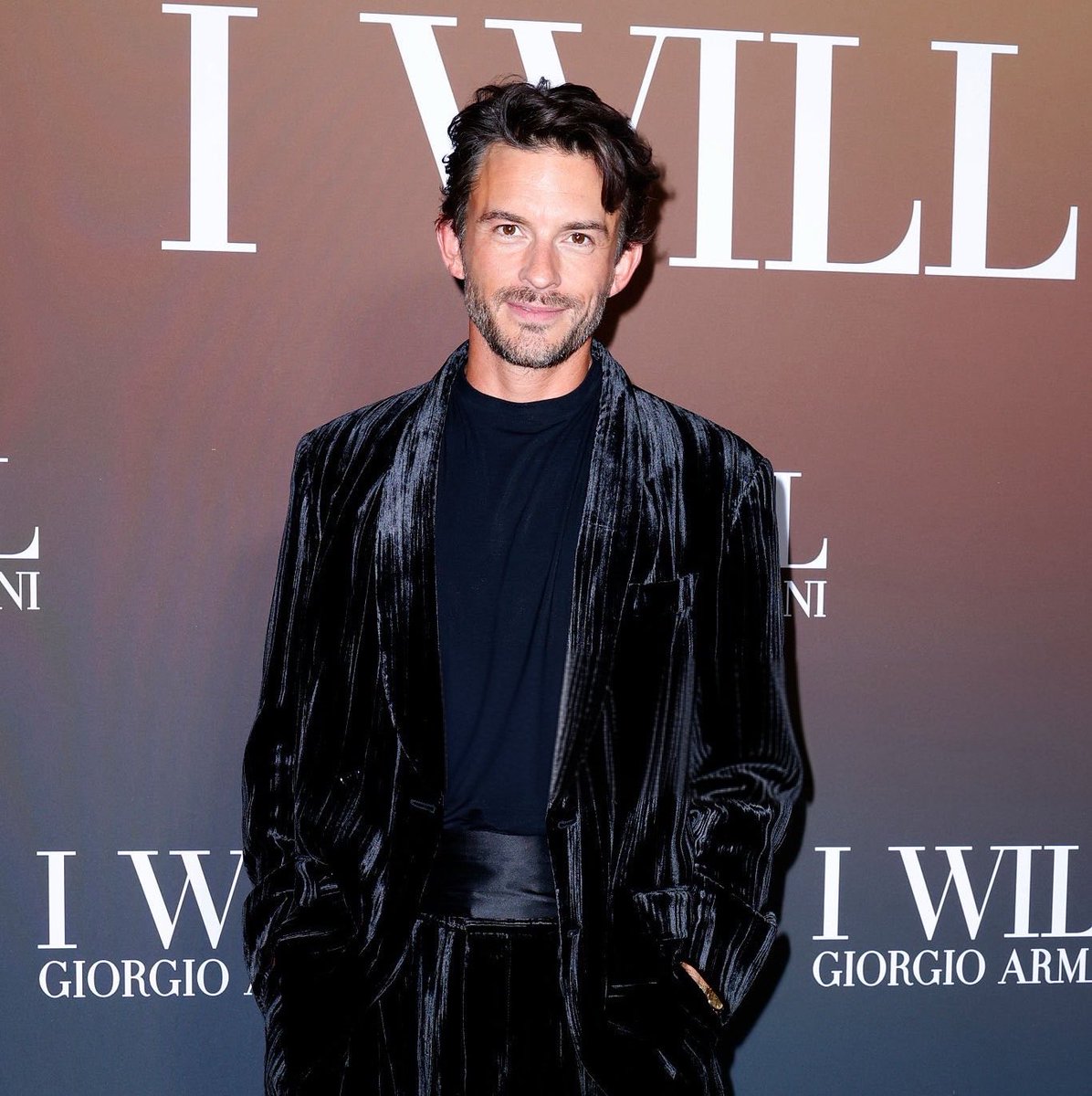 cupidjonny's tweet photo. jonathan bailey you absolute prince https://t.co/LglmVFsfZk