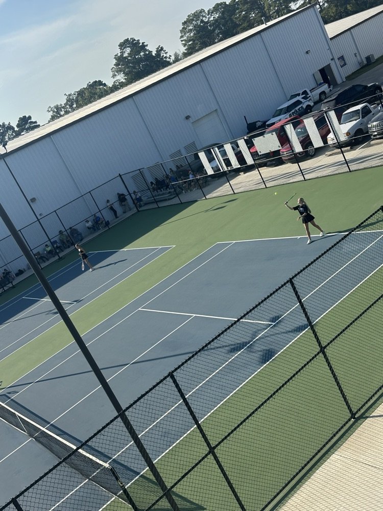 StarCitySchools's tweet photo. It was a busy afternoon for Bulldog tennis and golf. The tennis team defeated Crossett 8-0 while the golf team wrapped up their season with their district tournament in Monticello #bethebest https://t.co/aqw2OdDvAv