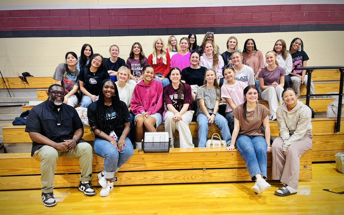ChipBaker19's tweet photo. Had a great time speaking to the New Waverly HS Volleyball team! Thanks to Coach Gilmore for having me pour into the team! We had a great discussion on The Importance of Valuing Your Time.
#newwaverlyvb #time #gogetit https://t.co/11QUG2LXnX