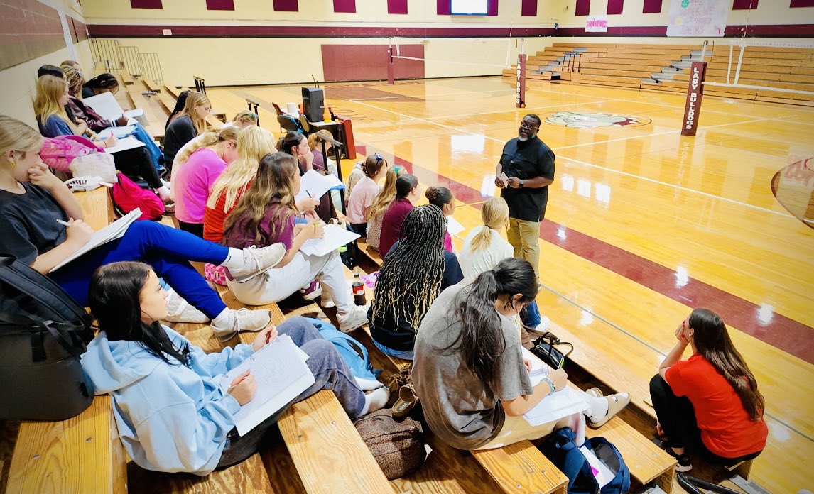 ChipBaker19's tweet photo. Had a great time speaking to the New Waverly HS Volleyball team! Thanks to Coach Gilmore for having me pour into the team! We had a great discussion on The Importance of Valuing Your Time.
#newwaverlyvb #time #gogetit https://t.co/11QUG2LXnX