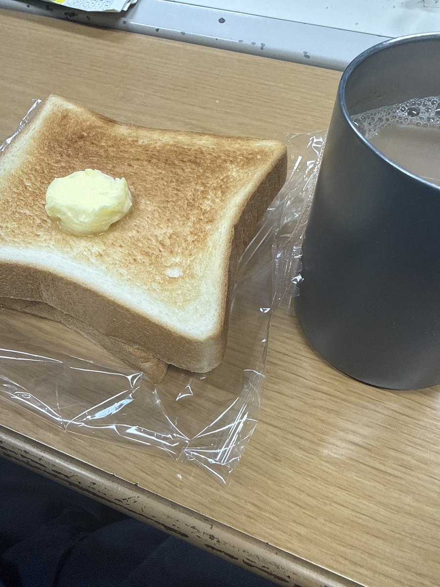 RAZORBlLL's tweet photo. 職場に勝手に置いたトースターで焼くトーストはうめぇなぁ‼️‼️‼️‼️‼️‼️‼️‼️‼️ https://t.co/pAh7w7kWWQ