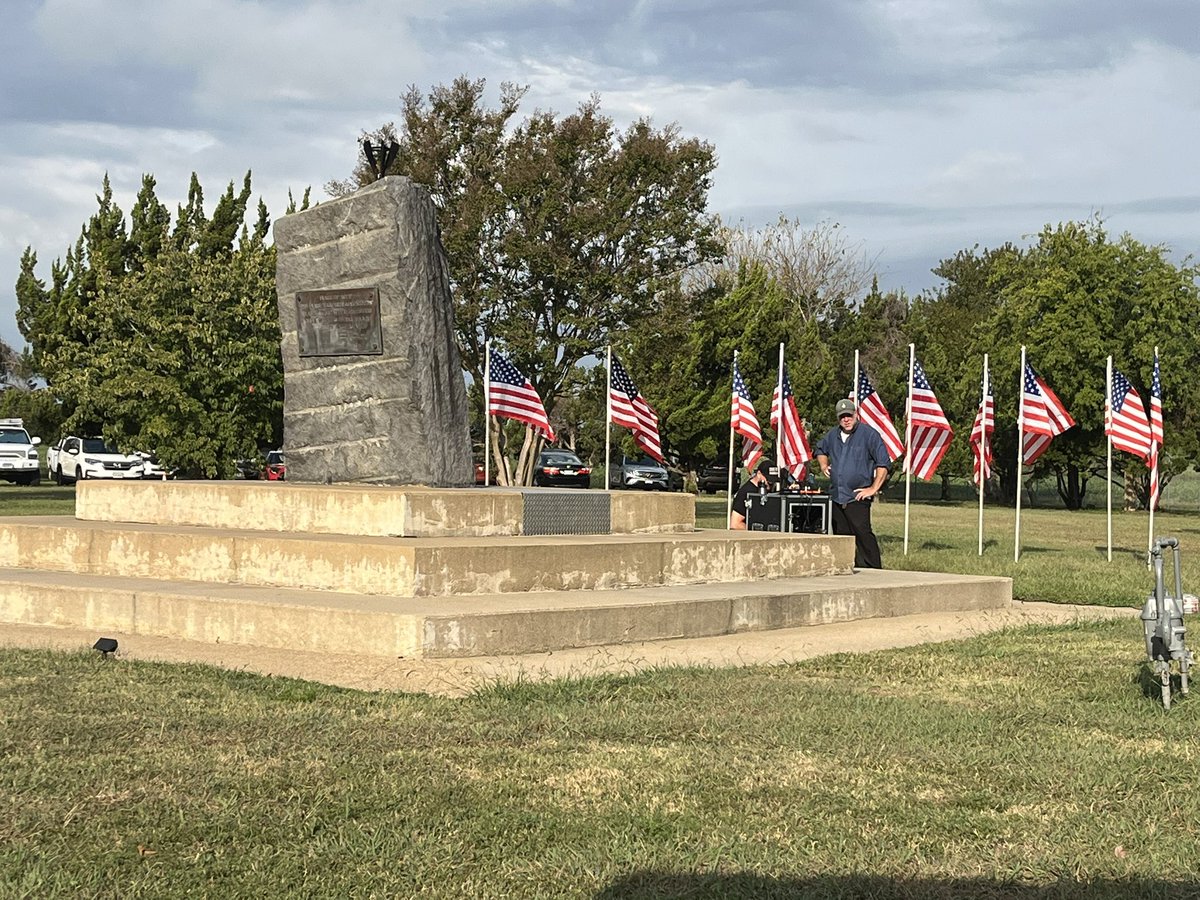 MikeGooding1959's tweet photo. Honoring the 81,000 US troops from all wars still missing in action, @USNavy , local vets gather at @nas_oceana Flame of Hope monument. https://t.co/kxwyvLrHVb