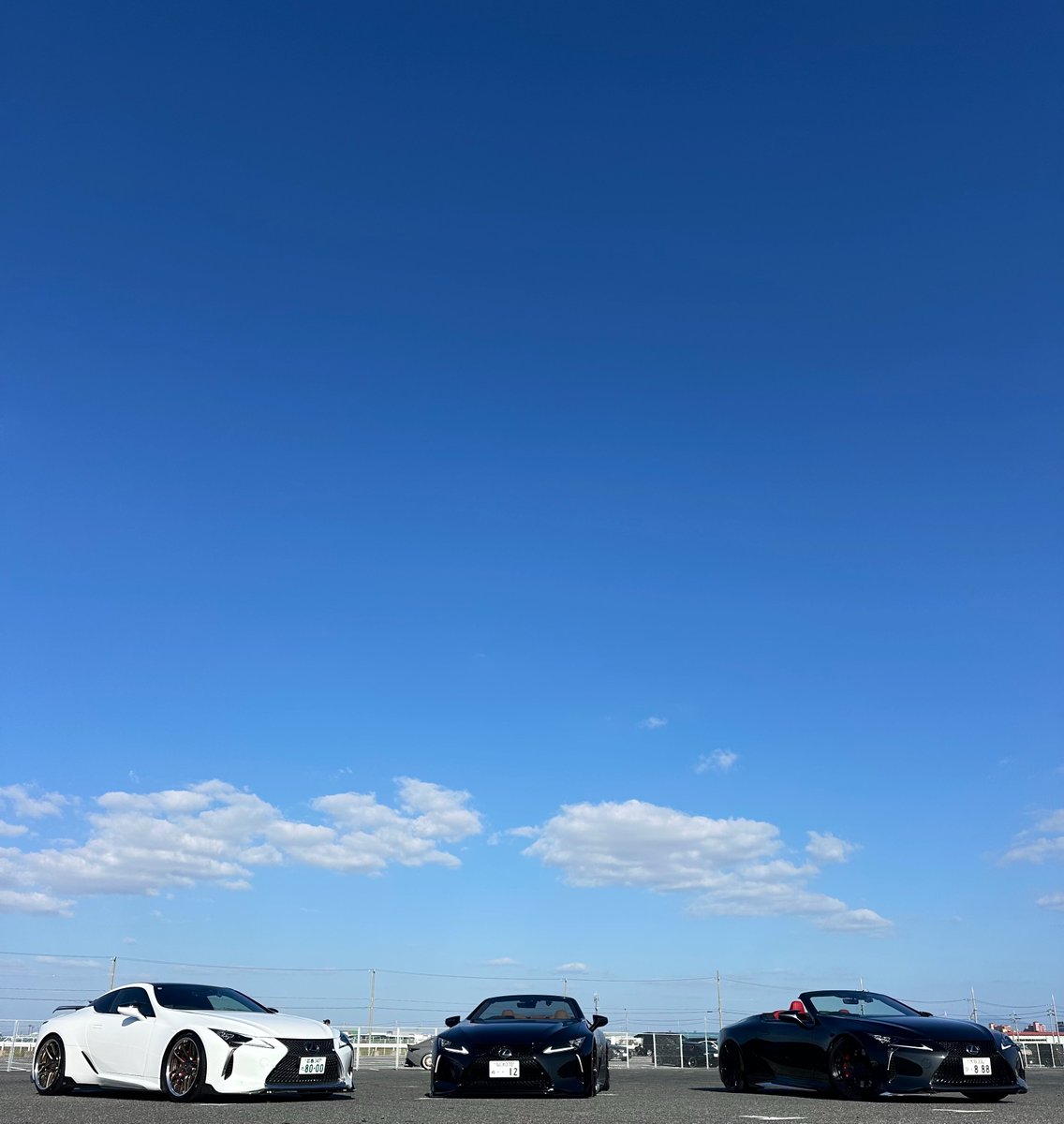 suzukid56's tweet photo. 泉大津フェニックスで開催された
LEXUS Special Meeting を見学してきました✨
会場にはLEXUS LCがずらり😍
普段なかなか見ることのできないLCを一度にたくさん見られて、めちゃくちゃ刺激になりました🔥
#LEXUS #LEXUSLC #LC500 #LEXUSSpecialMeeting #泉大津フェニックス #LCオーナー https://t.co/3J4WwdIxuS