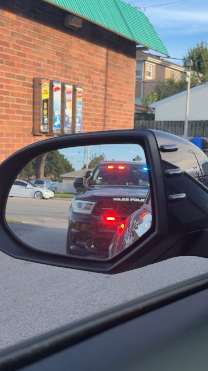 MOmerullah's tweet photo. was looking at the benchmarks when I got pulled over 🤦‍♂️ 
dario you owe me $100 😡 https://t.co/YE3kg0bPBh