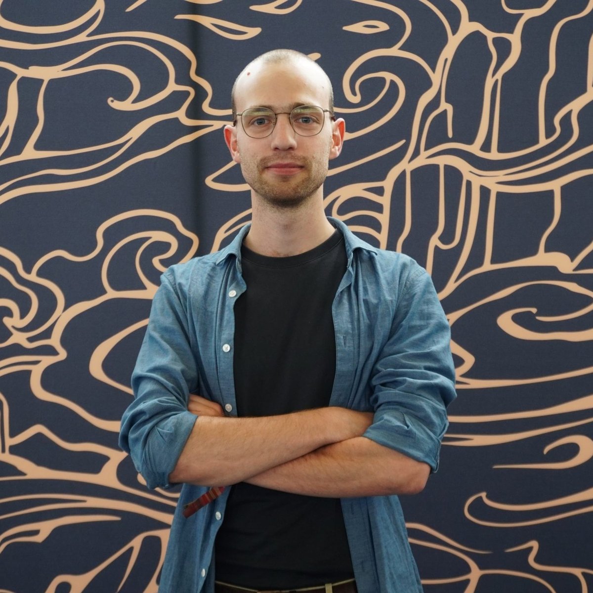 TheBlueprintFAB's tweet photo. Next up is our resident trivia lover, @ghsfab!
Gabe is not only one of #fabtcg's favorite casters and The Blueprint's🟦game show host, but is also a fierce competitor, boasting Top 4 Finishes at:
Calling Antwerp 2023 🥉
and Pro Tour Amsterdam 🏆
Losing to Uzuri both times 😅
Follow🟦The Blueprint🟦